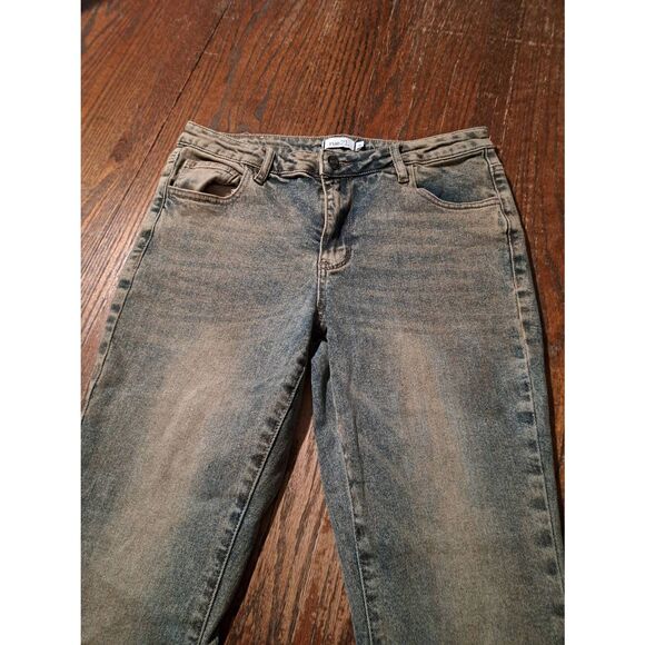 Rue 21 Womens 12 Grungy Dirty Look Denim Flare Leg Jeans Belt Loops Pockets - Picture 2 of 4